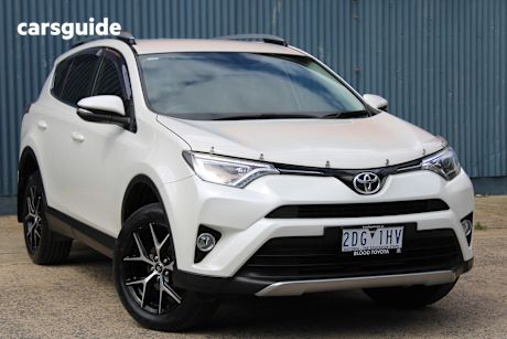 White 2017 Toyota RAV4 SUV GXL F