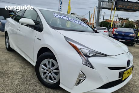 White 2016 Toyota Prius Hatchback I-Tech Hybrid
