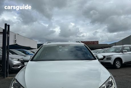 White 2017 Volkswagen Golf Wagon 110 Tsi Highline