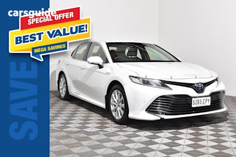 White 2018 Toyota Camry Sedan ASCENT F