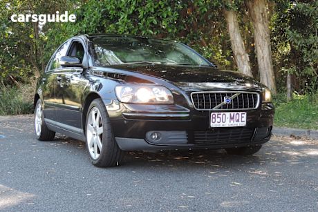 Black 2004 Volvo S40 Sedan T5