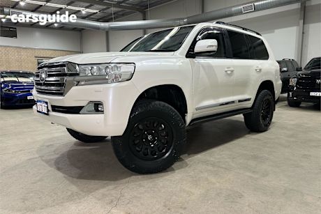 White 2018 Toyota Landcruiser Wagon Sahara (4X4)