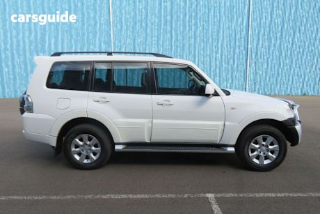 White 2012 Mitsubishi Pajero SUV GLX-R 4X4