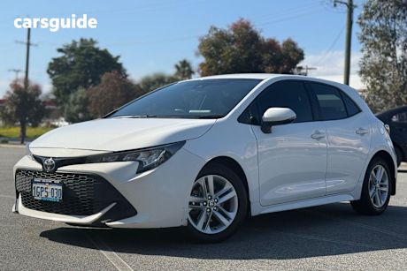 White 2018 Toyota Corolla Hatch ASCENT SPORT F