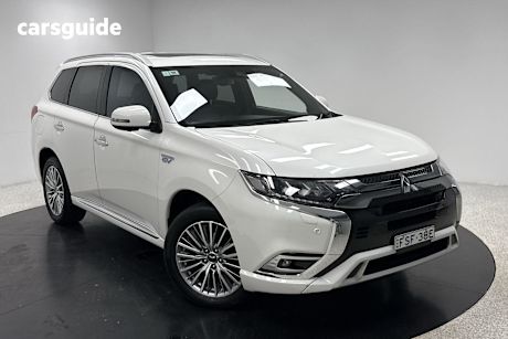 White 2021 Mitsubishi Outlander SUV PHEV EXCEED 4WD