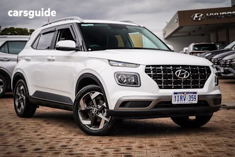 White 2025 Hyundai Venue Wagon Elite (Black) Sunroof