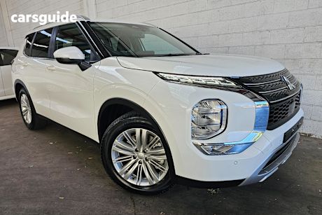 White 2023 Mitsubishi Outlander Wagon Ls 7 Seat (2Wd)