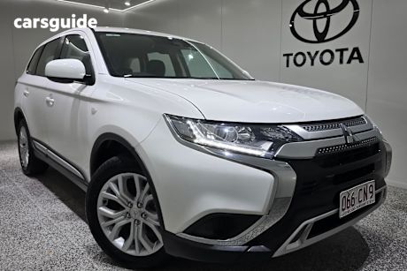 White 2021 Mitsubishi Outlander Wagon Es 7 Seat (Awd)