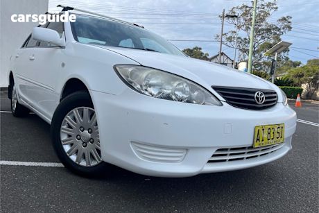 White 2006 Toyota Camry Sedan Altise