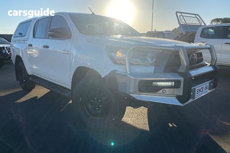 White 2021 Toyota Hilux Double Cab Pick Up Sr (4X4)