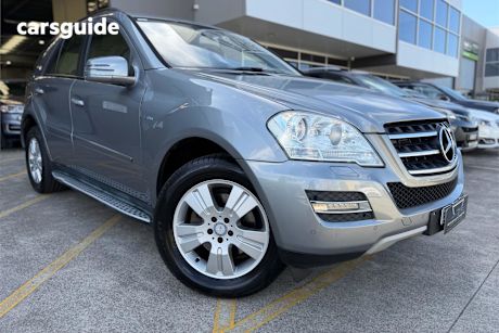 Silver 2010 Mercedes-Benz ML300 Wagon Cdi (4X4)