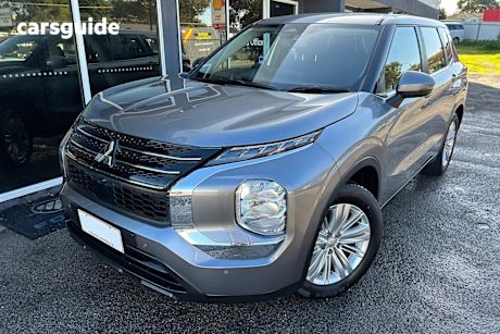 White 2023 Mitsubishi Outlander Wagon Es 7 Seat (2Wd)