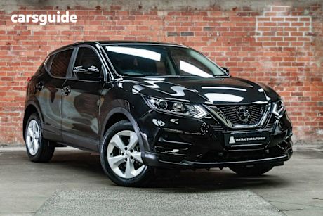 Black 2019 Nissan Qashqai SUV ST F