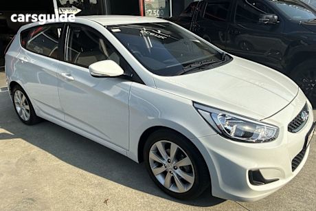 White 2019 Hyundai Accent Hatchback Sport