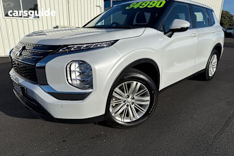 White 2023 Mitsubishi Outlander SUV ES F