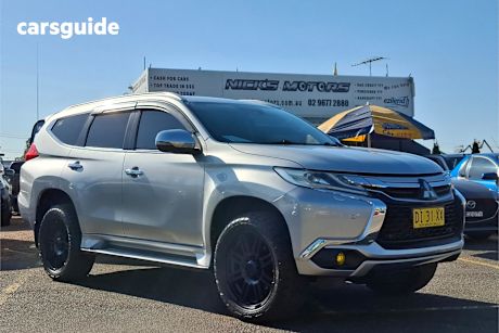Silver 2016 Mitsubishi Pajero Sport SUV EXCEED 4X4