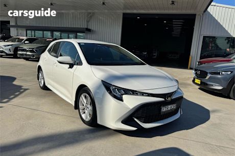 White 2018 Toyota Corolla Hatchback Ascent Sport