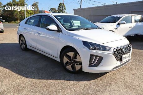 White 2022 Hyundai Ioniq Hatch HYBRID PREMIUM F