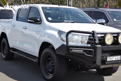 White 2016 Toyota Hilux Ute Tray SR 4X4