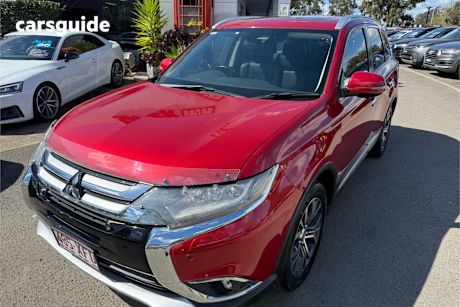 Red 2017 Mitsubishi Outlander SUV EXCEED 4X4
