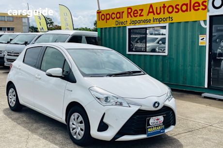 White 2019 Toyota Vitz Hatch