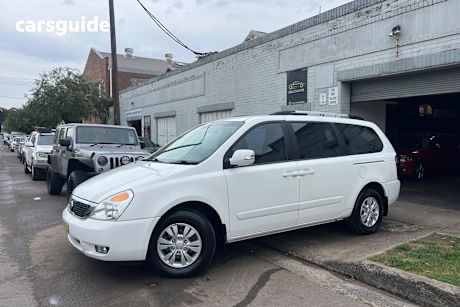 White 2011 Kia Grand Carnival Wagon Platinum
