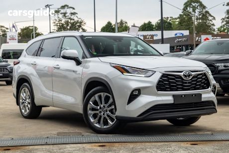 White 2025 Toyota Kluger SUV GRANDE 4X4