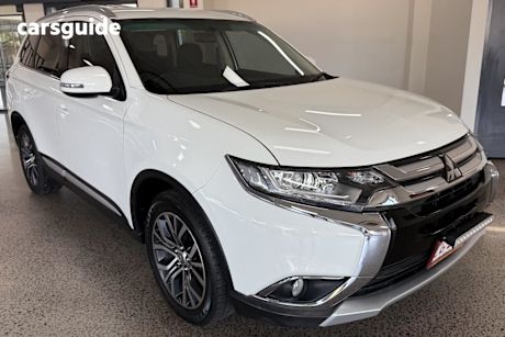 White 2017 Mitsubishi Outlander Wagon Ls (4X2)