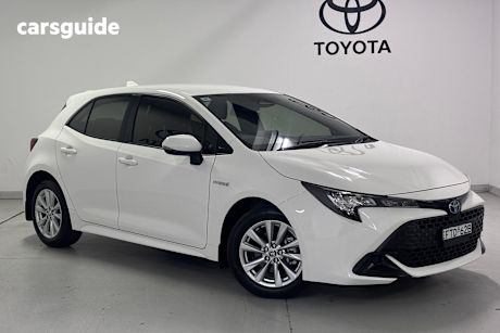 White 2024 Toyota Corolla Hatch ASCENT SPORT HYBRID F