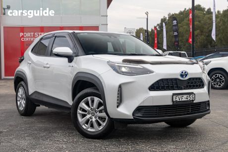 White 2022 Toyota Yaris Cross SUV GXL F