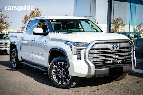 White 2024 Toyota Tundra Dual Cab Pick-up Limited