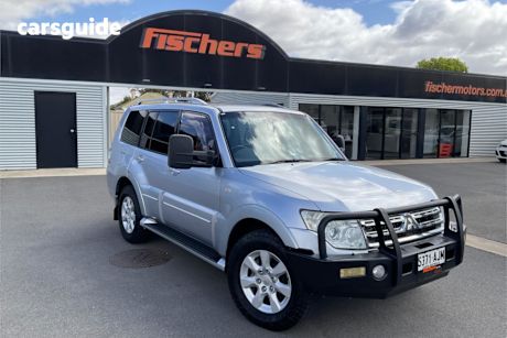 Silver 2010 Mitsubishi Pajero Wagon Glx Lwb (4X4)