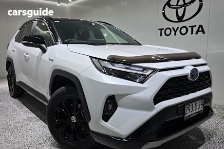 White 2024 Toyota RAV4 SUV XSE 4X4
