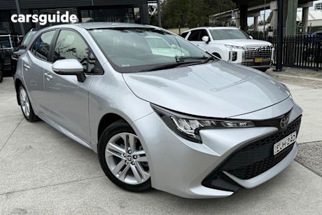 Silver 2018 Toyota Corolla Hatch ASCENT SPORT F
