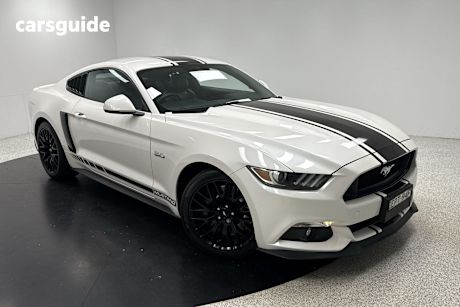 White 2017 Ford Mustang Coupe GT R