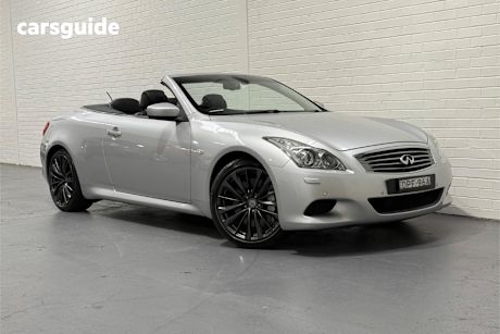 Silver 2015 Infiniti Q60 Convertible 3.7 S Premium