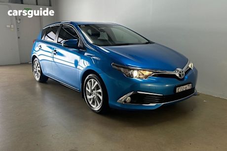 Blue 2017 Toyota Corolla Hatchback Ascent Sport