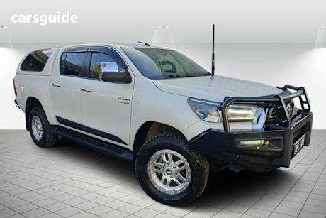 White 2020 Toyota Hilux Double Cab Pick Up Sr5+ (4X4)