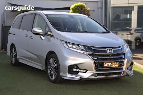 Silver 2018 Honda Odyssey OtherCar VTI-L F