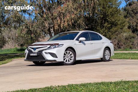 White 2019 Toyota Camry Sedan ASCENT SPORT F