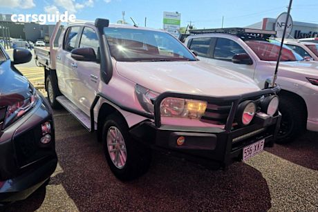 White 2017 Toyota Hilux Dual Cab Chassis Sr (4X4)