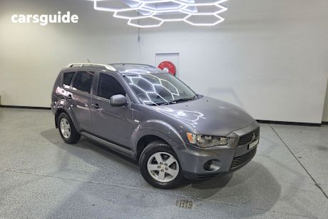 Grey 2010 Mitsubishi Outlander SUV LS 4X4