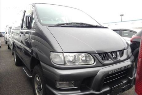 Silver 2006 Mitsubishi Delica SUV SPACEGEAR 4WD