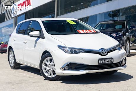 White 2015 Toyota Corolla Hatchback Ascent Sport