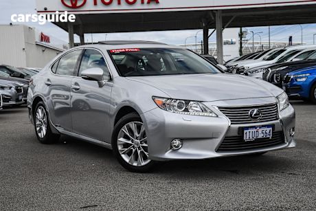 Silver 2014 Lexus ES300H Sedan Sports Luxury