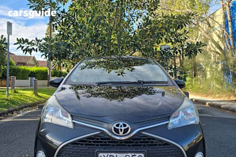 Black 2016 Toyota Yaris Hatchback Zr