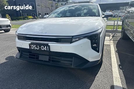 White 2025 Kia K4 Sedan SPORT F
