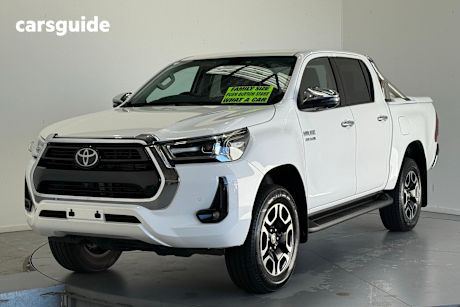 White 2022 Toyota Hilux Ute Tray SR5 4X4