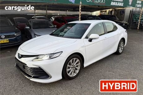 White 2019 Toyota Camry Sedan Ascent (Hybrid)