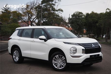 White 2022 Mitsubishi Outlander Wagon Es 7 Seat (2Wd)